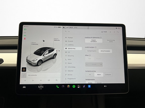 Tesla Model Y 21 of 30