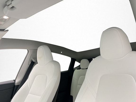 Tesla Model Y 12 of 30