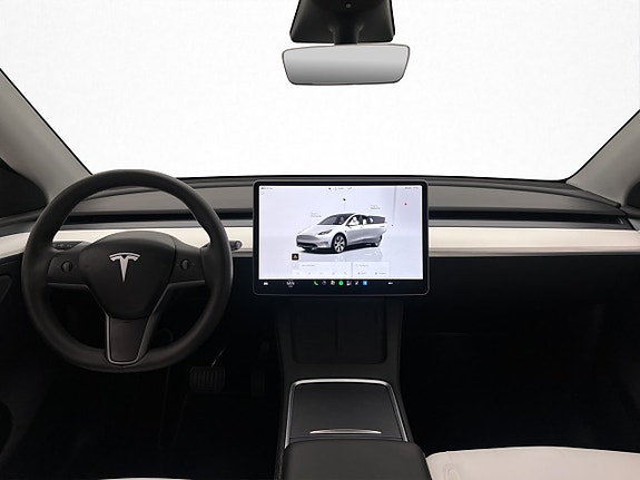Tesla Model Y 14 of 30