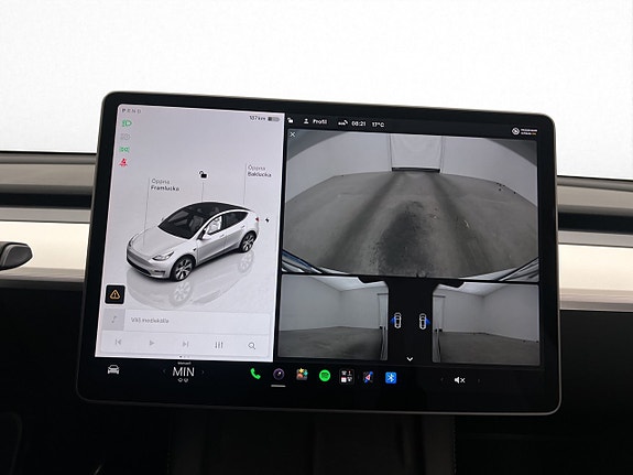 Tesla Model Y 16 of 30