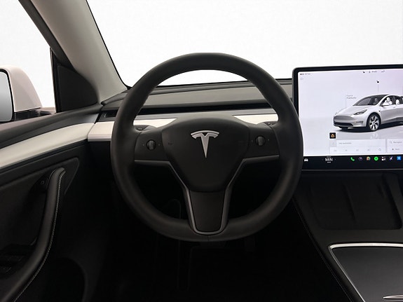 Tesla Model Y 15 of 30