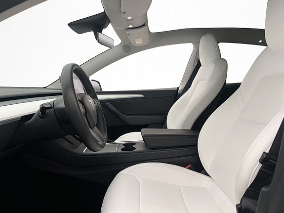 Tesla Model Y 13 of 30