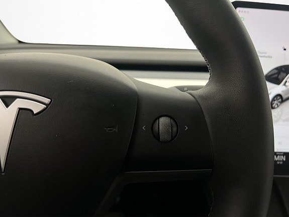Tesla Model Y 27 of 30