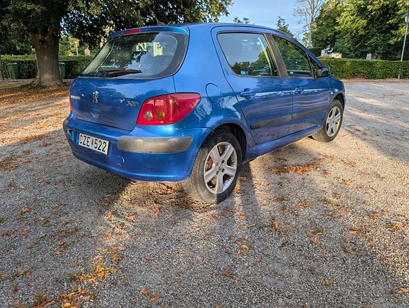 Peugeot 307 2 of 8