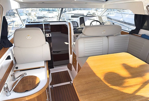 AQUADOR 28 HT | Diesel V6 | 6995/m 4 of 12