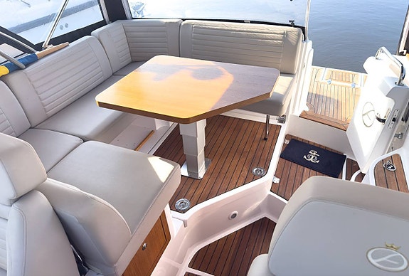 AQUADOR 28 HT | Diesel V6 | 6995/m 9 of 12