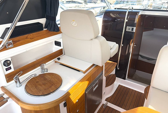 AQUADOR 28 HT | Diesel V6 | 6995/m 7 of 12
