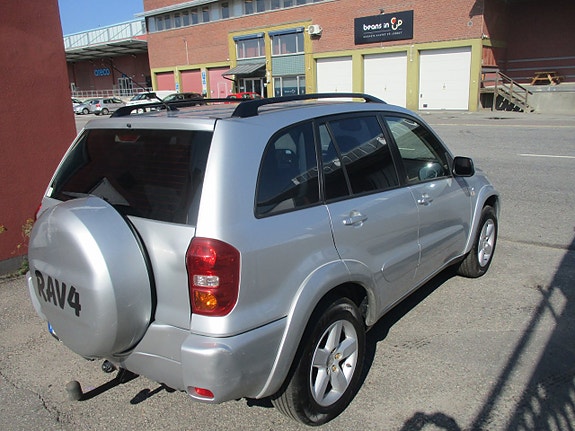 Toyota RAV4 5 of 9