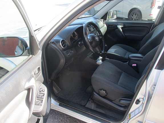 Toyota RAV4 9 of 9