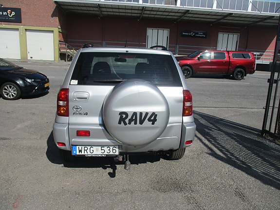 Toyota RAV4 6 of 9