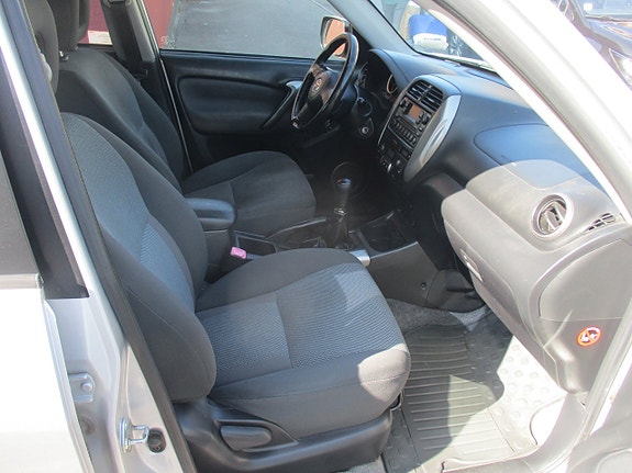 Toyota RAV4 8 of 9