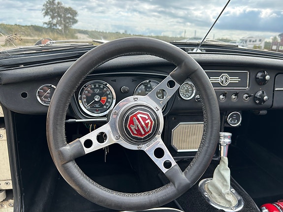 MG MGB 4 of 12