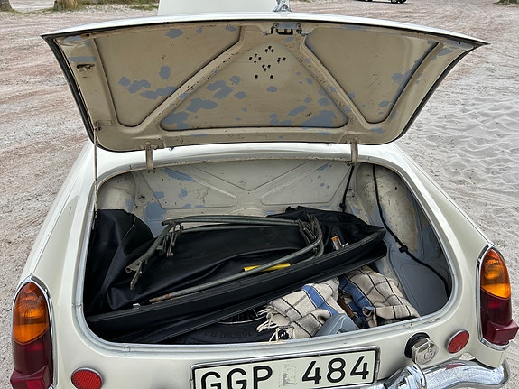 MG MGB 9 of 12