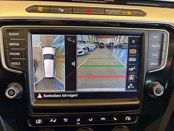 Volkswagen Passat Alltrack 18 of 22