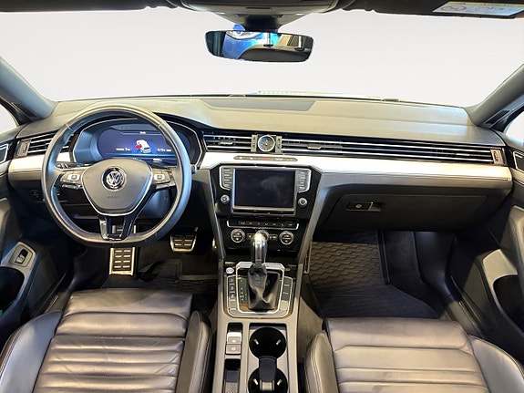 Volkswagen Passat Alltrack 10 of 22