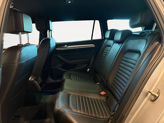 Volkswagen Passat Alltrack 14 of 22