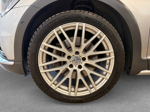 Volkswagen Passat Alltrack 8 of 22