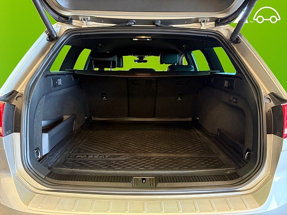 Volkswagen Passat Alltrack 16 of 22