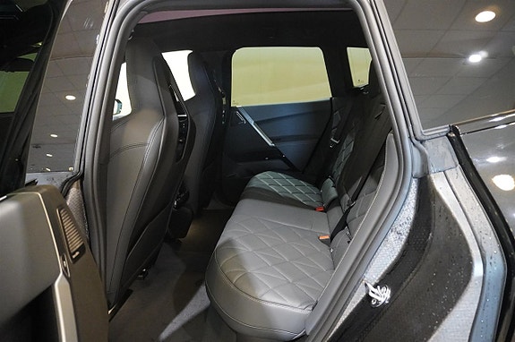 BMW iX 9 of 12