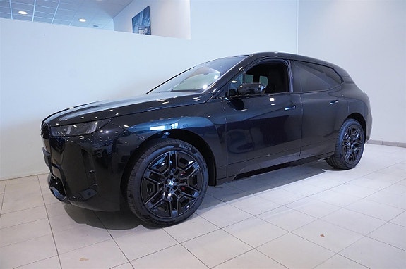 BMW iX 4 of 12