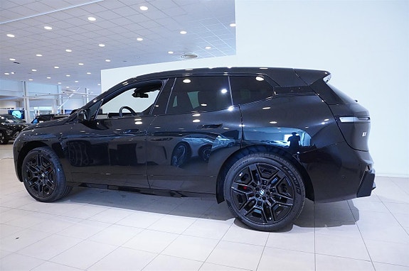 BMW iX 6 of 12