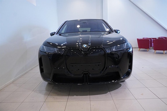 BMW iX 5 of 12