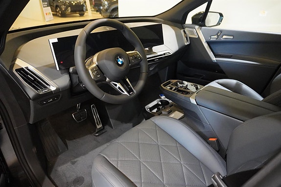 BMW iX 11 of 12