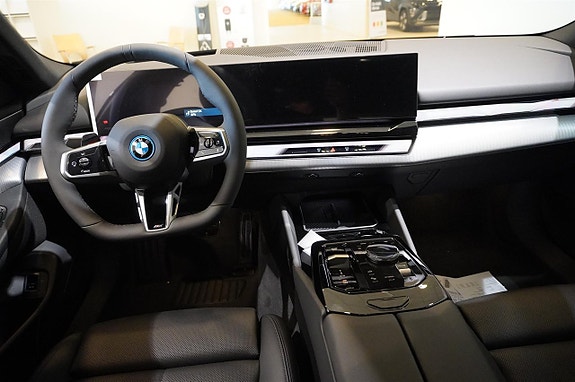 BMW i5 10 of 13