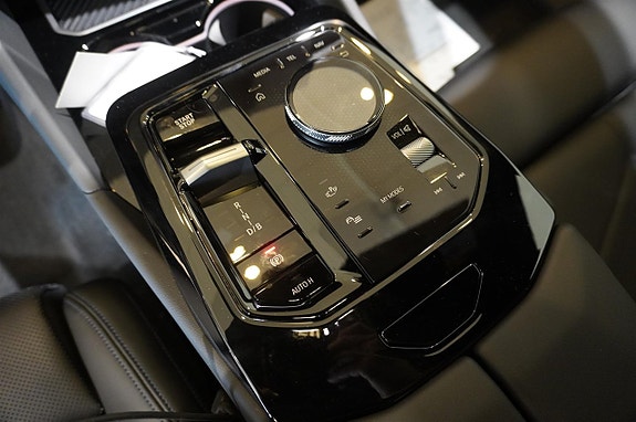 BMW i5 12 of 13