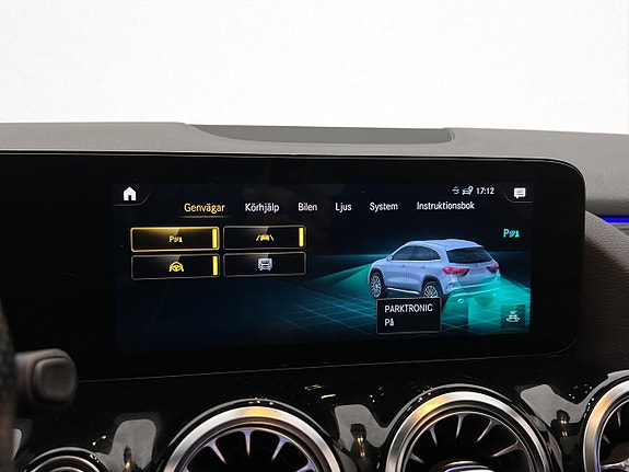Mercedes-Benz GLA35 27 of 30
