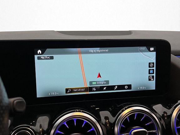 Mercedes-Benz GLA35 25 of 30