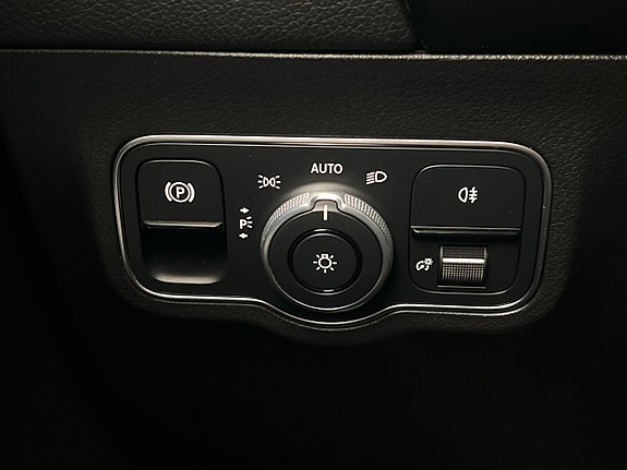 Mercedes-Benz GLA35 18 of 30