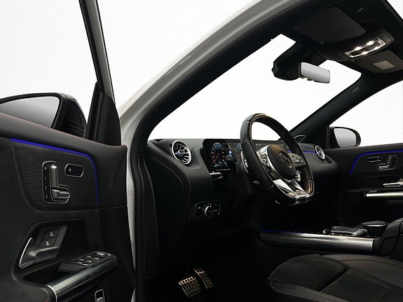 Mercedes-Benz GLA35 11 of 30