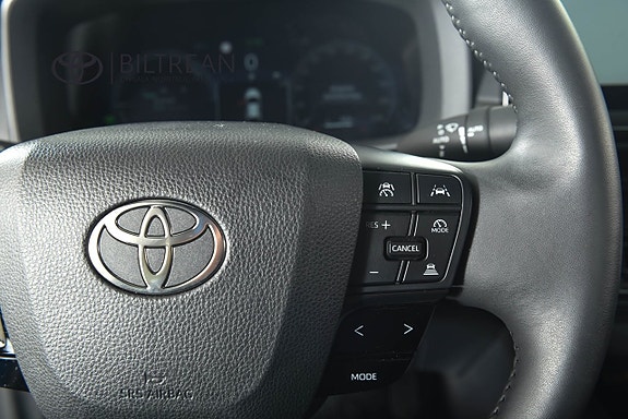 Toyota C-HR 11 of 15