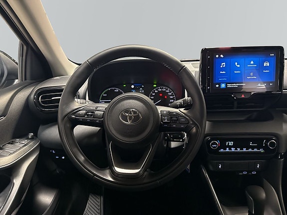 Toyota Yaris 9 of 12