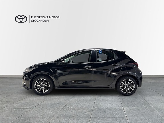 Toyota Yaris 3 of 12