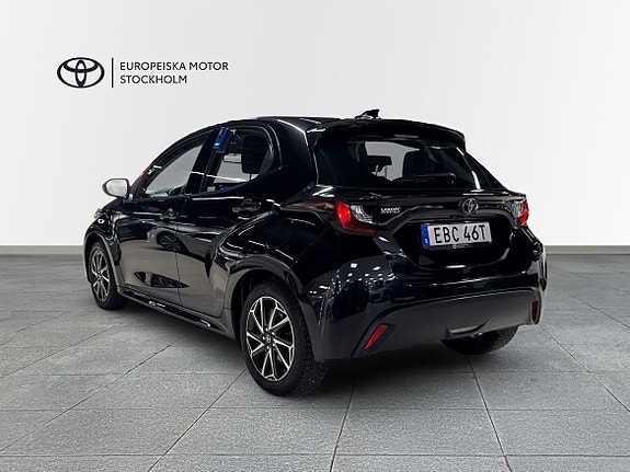 Toyota Yaris 2 of 12