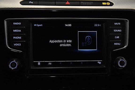 Volkswagen Passat 14 of 18