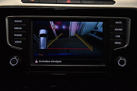 Volkswagen Passat 16 of 18