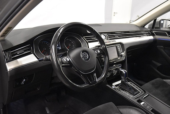 Volkswagen Passat 9 of 18