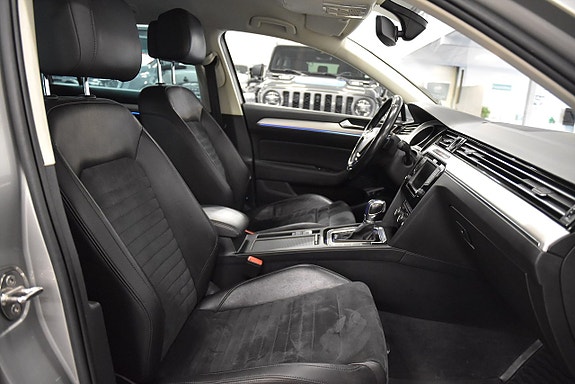 Volkswagen Passat 12 of 18