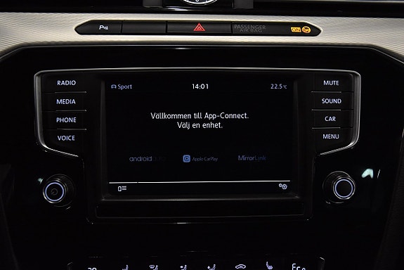 Volkswagen Passat 15 of 18