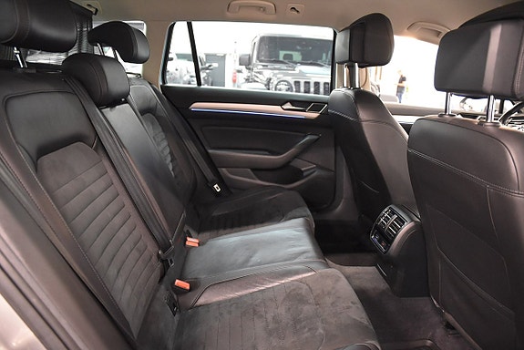Volkswagen Passat 13 of 18