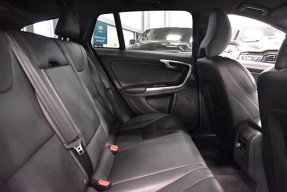 Volvo V60 Cross Country 14 of 23