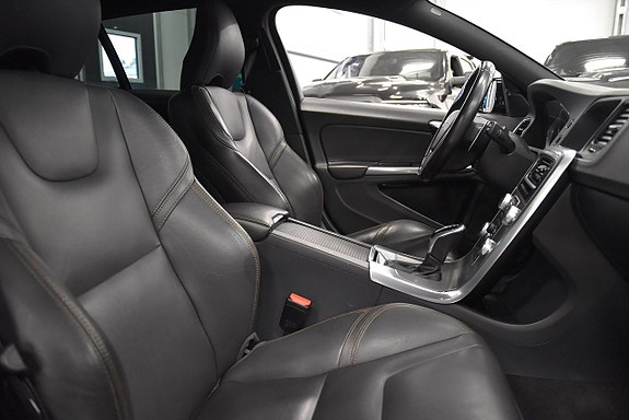 Volvo V60 Cross Country 13 of 23