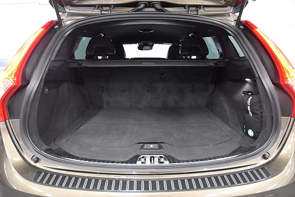 Volvo V60 Cross Country 23 of 23
