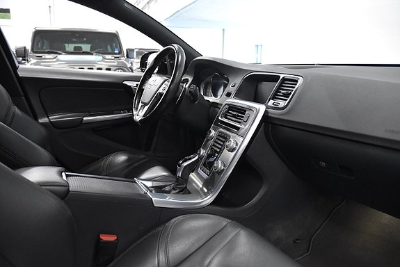 Volvo V60 Cross Country 8 of 23