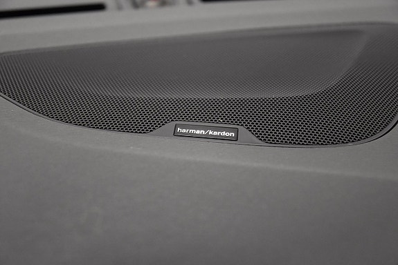 Volvo V60 Cross Country 18 of 23