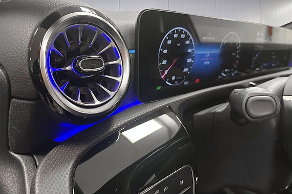 Mercedes-Benz A250 e 13 of 16