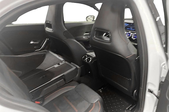 Mercedes-Benz A250 e 9 of 16